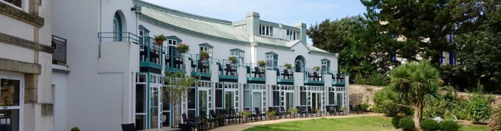 OLEVENE Image - clos-de-valombreuse-olevene-hotel-restaurant-conference-