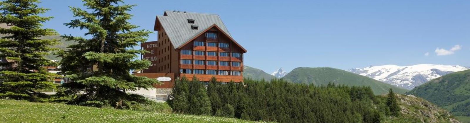 OLEVENE Image - le-pic-blanc-olevene-restaurant-hotel-reunion-booking-