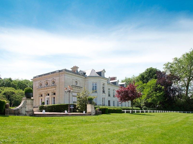 OLEVENE Image - novotel-chateau-maffliers-olevene