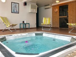 OLEVENE image - Le-Relais-des-Voisins-Jaccuzzi-Olevene-