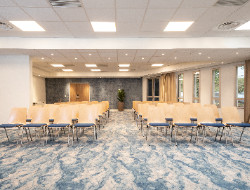 OLEVENE image - Radisson-Nice-Airport_MeetingRoom_Photos-by-White-Kitchen_dpi_-