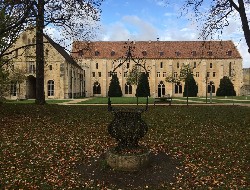 OLEVENE image - abbaye-de-royaumont-olevene-hotel-restaurant-seminaire-