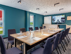 OLEVENE image - courtyard-CDG-Olevene-congres-