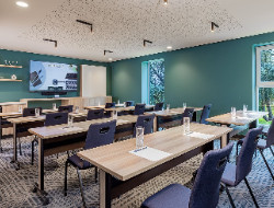 OLEVENE image - courtyard-CDG-Olevene-congres-