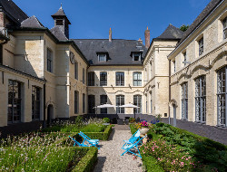 OLEVENE image - hermitage-gantois-cour-