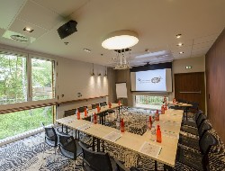 OLEVENE image - hotel-des-trois-hiboux-parc-asterix-olevene-restaurant-seminaire-salle-reunion-convention-booking-meeting-