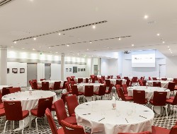 OLEVENE image - la-maison-des-centraliens-olevene-restaurant-hotel-salle-reunion-