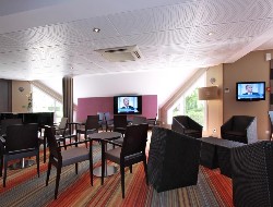 OLEVENE image - mercure-luxeuil-les-bains-hexagone-terrasse-