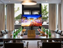 OLEVENE image - renaissance-arc-de-triomphe-olevene-restaurant-hotel-salle-meeting-